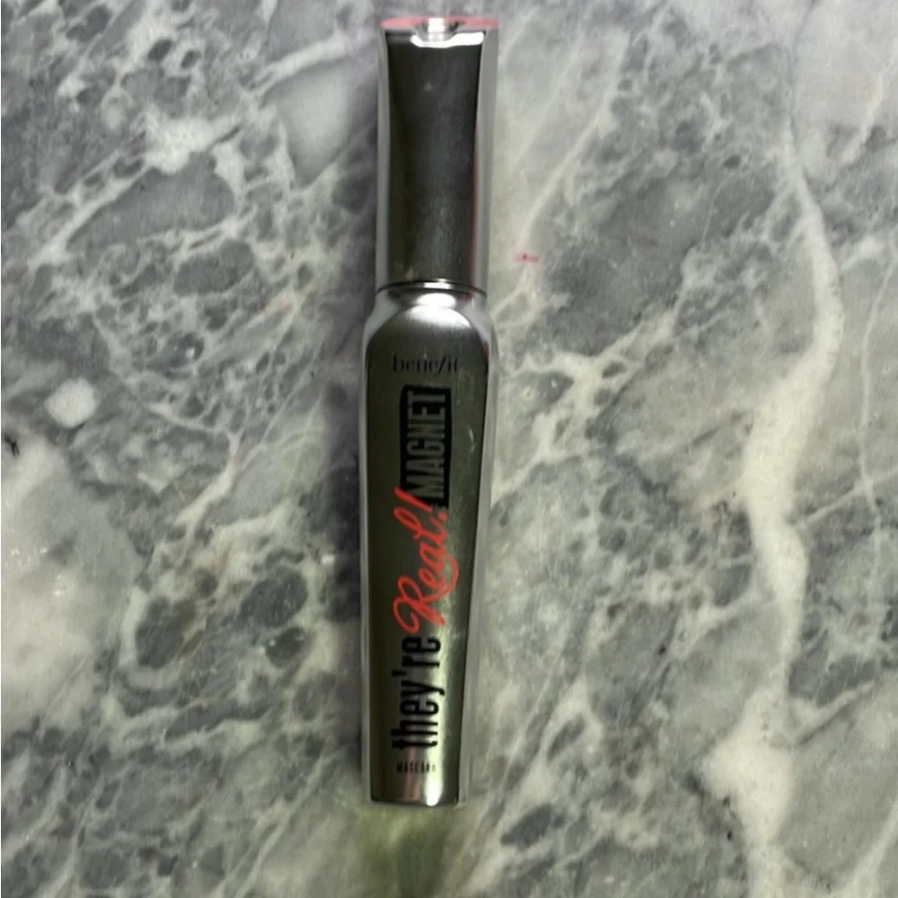 Benefit They’re Real Magnet Mascara Black